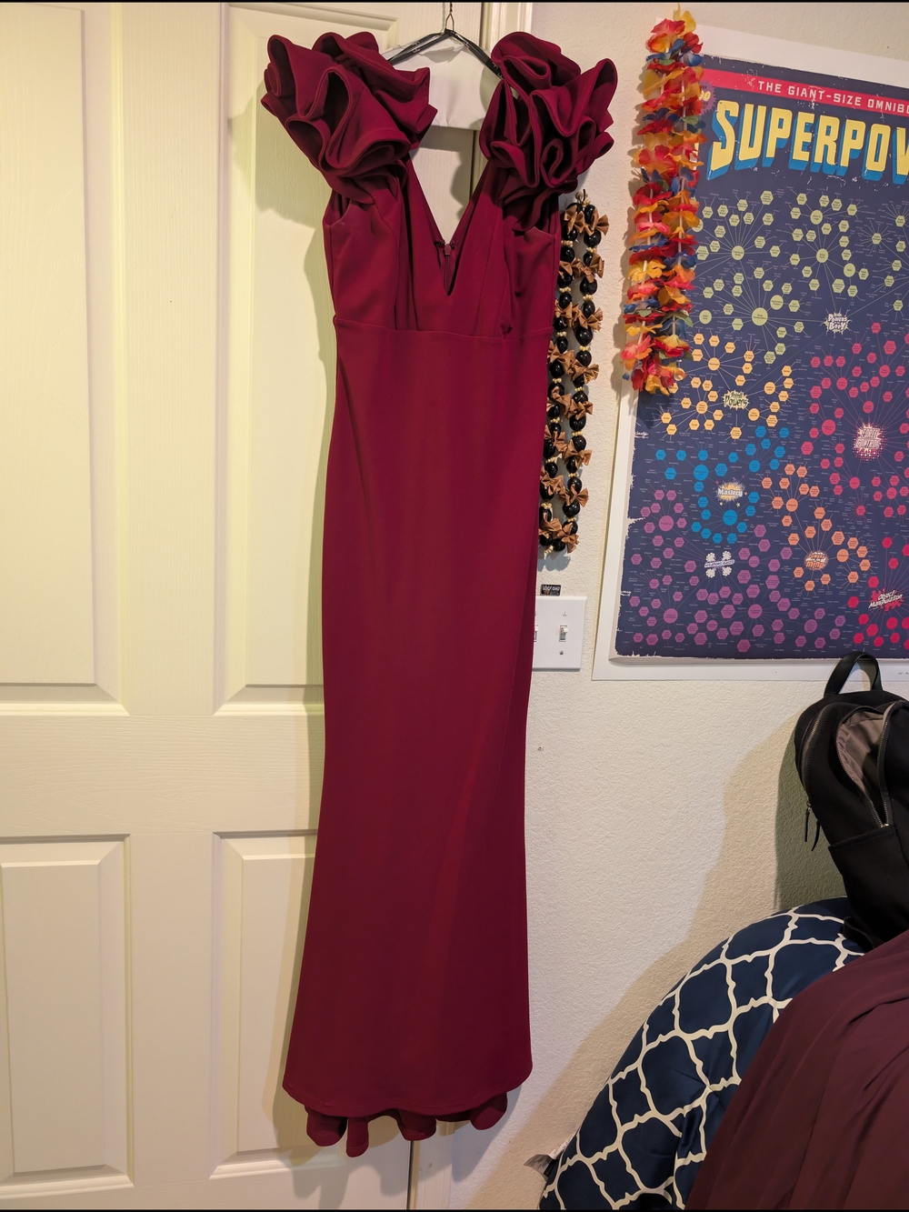 💃🏻❣️Lulu's Deep-V Ruffle-Shoulder Mermaid Hem Maxi Dress In Burgundy